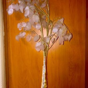 These decorations items are very decent,hand mad.